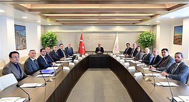 Karaman heyetinden, Ulaştırma ve Altyapı Bakanı Uraloğlu'na ziyaret