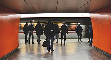 Marmaray seferleri gecikmeli olarak tek hat üzerinden yapılıyor