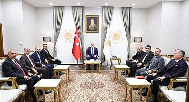 Milli Savunma Bakanı Güler, Hakkari heyetiyle bir araya geldi