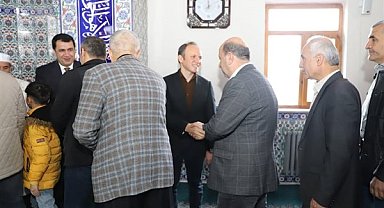 Şemdinli Kaymakamı Akpınar ve Başkan Şakar, halkla bayramlaştı