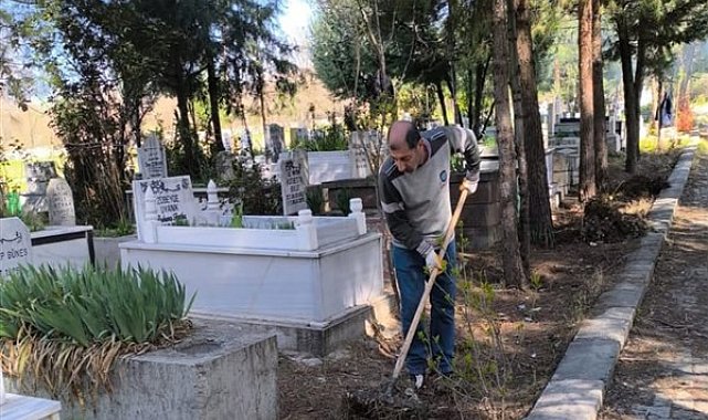 Silvan Belediyesi'nden bayram öncesi mezarlık temizliği