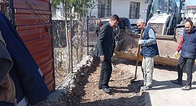 Silvan'da bozulan yolların onarım çalışmalarına devam ediliyor