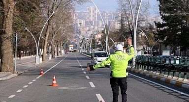 Trafik ekiplerince, 33 bin 770 araca/sürücüye işlem yapıldı
