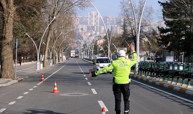 Trafik ekiplerince, 33 bin 770 araca/sürücüye işlem yapıldı