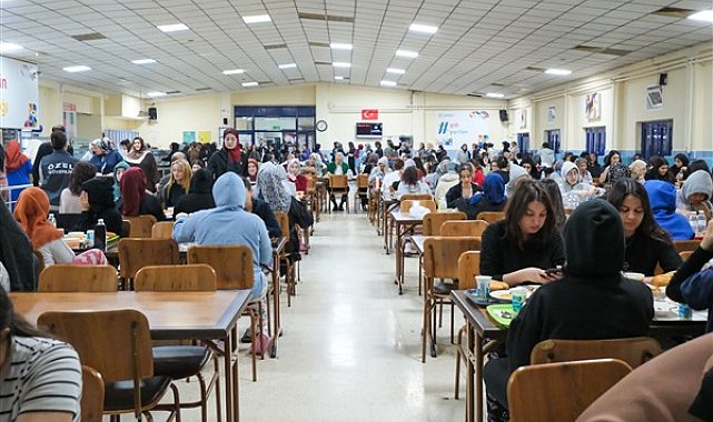 Vali Çiçekli, Karaman Kız Öğrenci Yurdu’nda öğrencilerle iftar programında bir araya geldi