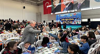 Yüzlerce çocuk