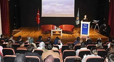 AJET Genel Müdürü Sarp, Dicle Üniversitesi’nde öğrencilerle buluştu