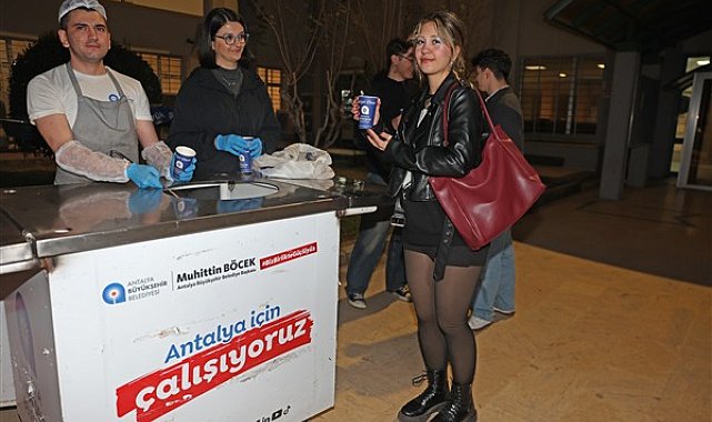 Antalya'da sıcak çorba ikramı düzenleniyor