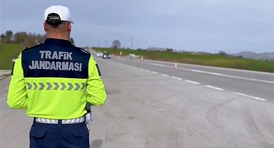 Bakan Yerlikaya: Emniyet kemeri takmadığı belirlenen 17 bin 427 sürücüye işlem yapıldı