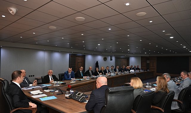 Balıkesir Büyükşehir Belediye Başkanı Akın, üst yönetimiyle toplantı gerçekleştirdi