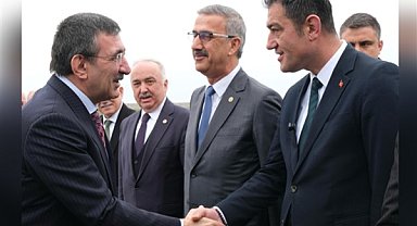 Başkan Köse, Cumhurbaşkanı Yardımcısı Yılmaz ve bakanları havalimanında karşıladı