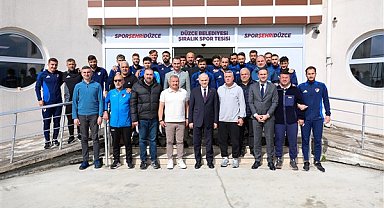 Başkan Özlü'den Düzcespor’un Şıralık’taki tesislerine motivasyon ziyareti