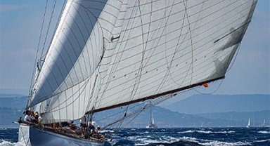Bodrum Gümbet açıklarında sürüklenen tekne kurtarıldı