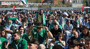 Bursaspor,sezonun bitimine iki hafta kala şampiyonluğunu ilan etti