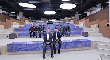 Büyükkılıç, İl Halk Kütüphanesi’ni ziyaret etti