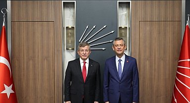 CHP Genel Başkanı Özel, Gelecek Partisi Genel Başkanı Davutoğlu ile görüştü