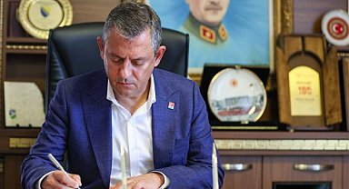 CHP Genel Başkanı Özel, protestolarda gözaltına alınan öğrencilerin aileleri ile görüştü