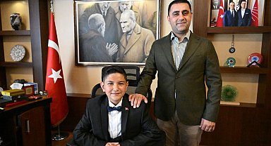 Çukurova Belediye Başkanı Kozay, makamını çocuklara bıraktı