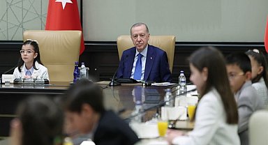 Cumhurbaşkanı Erdoğan, 23 Nisan nedeniyle çocuklarla bir araya geldi