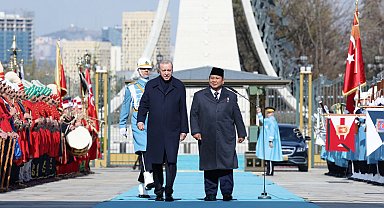 Cumhurbaşkanı Erdoğan, Endonezya Cumhurbaşkanı Subianto’yu törenle karşıladı