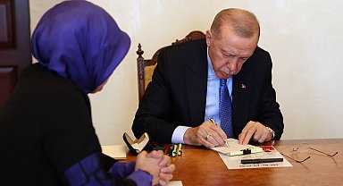 Cumhurbaşkanı Erdoğan, Türk Kızılaya kan bağışında bulundu