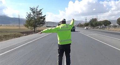 Defne'de 20 düzensiz göçmen yakalandı