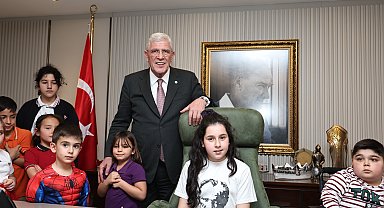 Dervişoğlu, koltuğunu çocuklara bıraktı