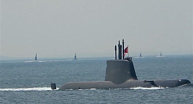 Dumlupınar ve Atılay denizaltısı şehitleri Çanakkale Boğazı'nda anıldı