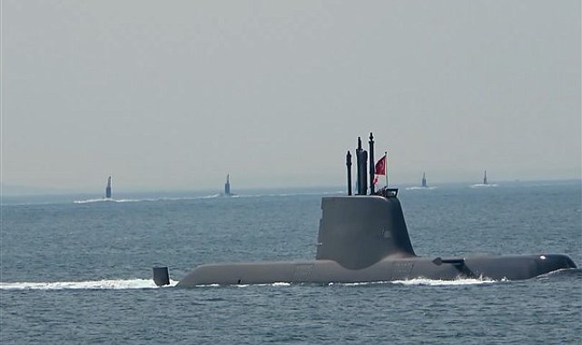 Dumlupınar ve Atılay denizaltısı şehitleri Çanakkale Boğazı'nda anıldı