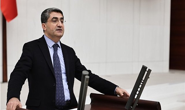 Ekmen: AYM'nin yıl dönümü, tarafsızlığı simgeleyen bir yerde kutlanmalıydı