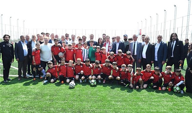 Gündoğdu Futbol Sahası hizmete açıldı