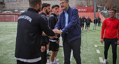 Hakkari Valisi Çelik’ten Zapspor futbolcularına bayram ziyareti