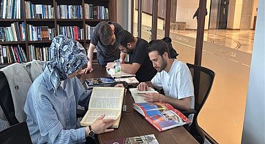 Hitit Üniversitesi öğrencileri, Çorum Belediyesi Kent Arşivi’ni ziyaret etti