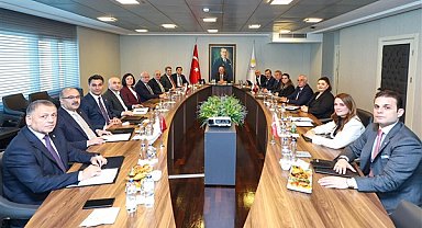 İYİ Parti Genel Başkanı Dervişoğlu, Başkanlık Divanı üyeleri ile görüştü