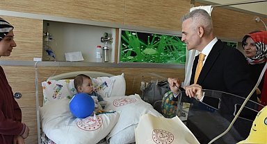 Karaman'da tedavi gören çocuklara 23 Nisan ziyareti