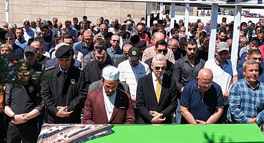 Karaman Valisi Çiçekli, şehit Zafer Ak’ın annesi Gülşen Ak’ın cenazesine katıldı