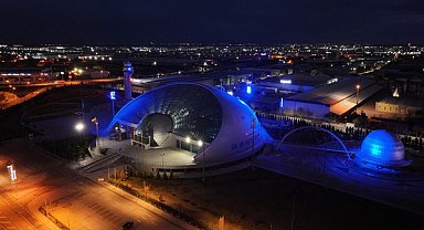 Konya'da Dünya Otizm Farkındalık Günü dolayısıyla binalarda mavi ışıklandırılma yapıldı