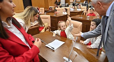 Mamak Belediye Başkanı Şahin, Mamak Belediye Meclisi’nde çocukları ağırladı