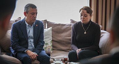 Özel, bıçaklanarak öldürülen 14 yaşındaki Minguzzi'nin ailesini ziyaret etti