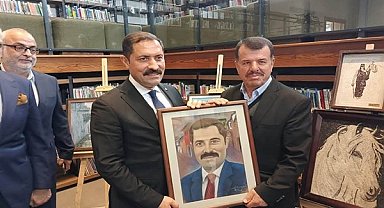 Ressam Altunay'dan Vali Masatlı’ya hediye