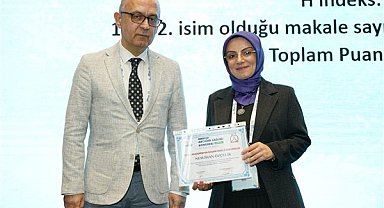 RTEÜ Öğretim Üyesi Doç. Dr. Özçelik, Genç Akademisyen Başarı Ödülü'nü kazandı