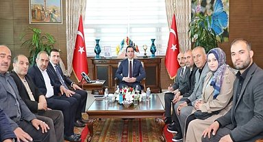 Saray Mahallesi Muhtarı Turgut, Bitlis Valisi Karakaya'yı ziyaret etti