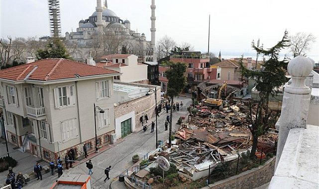 Sultanahmet Meydanı’ndaki kaçak yapı kaldırıldı
