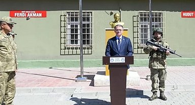 Van Valisi Balcı, Mehmetçikle bayramlaştı