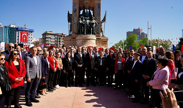 19 Mayıs'ın 106'ncı yılı Taksim'de kutlandı