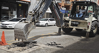 Burcu Başkan Sağlam Yolları Bozup Trafiği Alt Üst Ediyor.