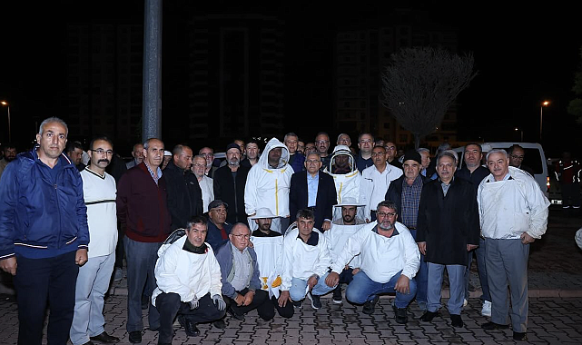Kayseri Büyükşehir Belediyesi'den arıcılara damızlık ana arı desteği