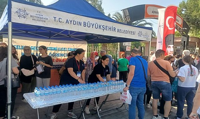 Aydın Büyükşehir Belediyesi'nden LGS’ye katılan öğrencilere su ikramı