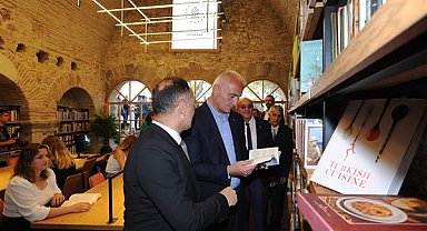 Bakan Ersoy: Kitapla büyüyen nesiller için durmadan çalışıyoruz