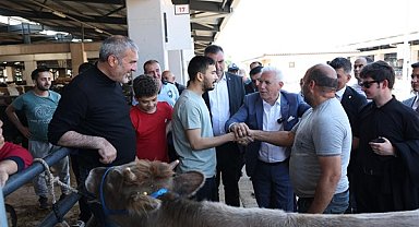 Başkan Bozbey’den Kurban Pazarı’na ziyaret